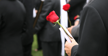 Beerdigungskosten: Gibt es noch Sterbegeld vom Staat?